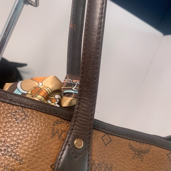 Authentic MCM Medium Tote - Picture 4 of 16